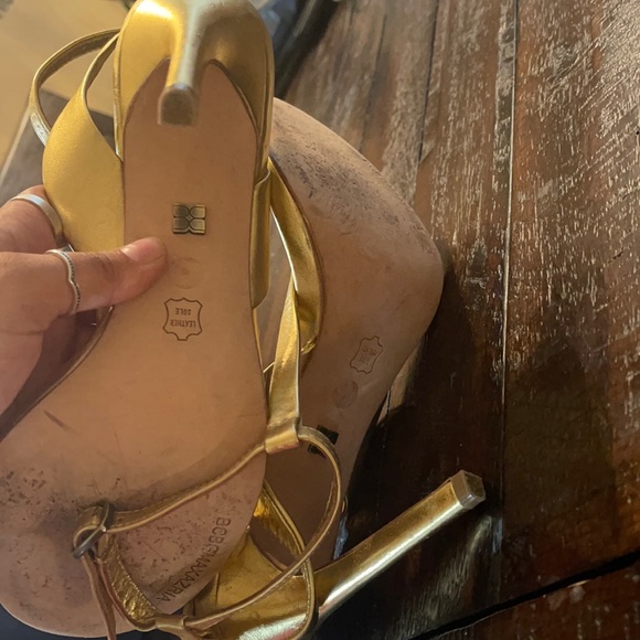 Vintage BCBG gold Leather heels - Picture 7 of 8